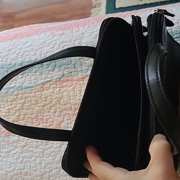 Liz Claiborne black purse - Picture 4 of 5